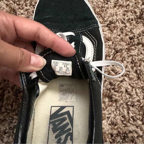 Vans - Picture 4 of 4